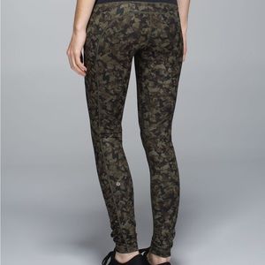 Lululemon Speed Tight III Full-On Luxtreme
Mystic Jungle Fatigue Green Legging